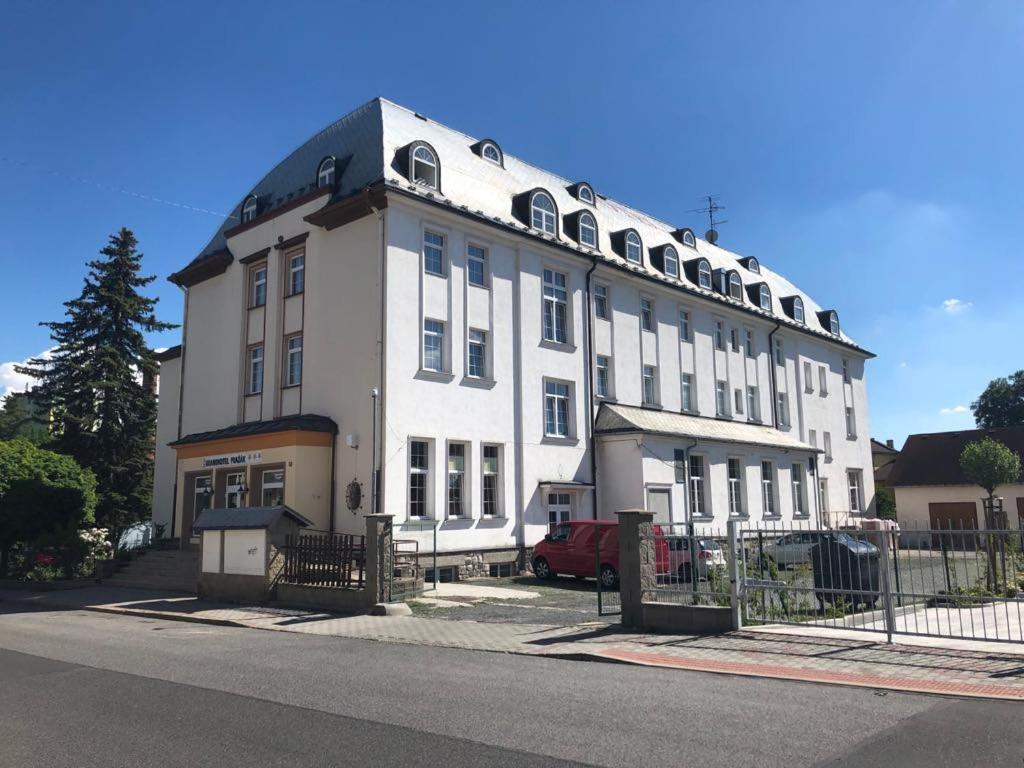 Grandhotel Nový Bor 外观 照片