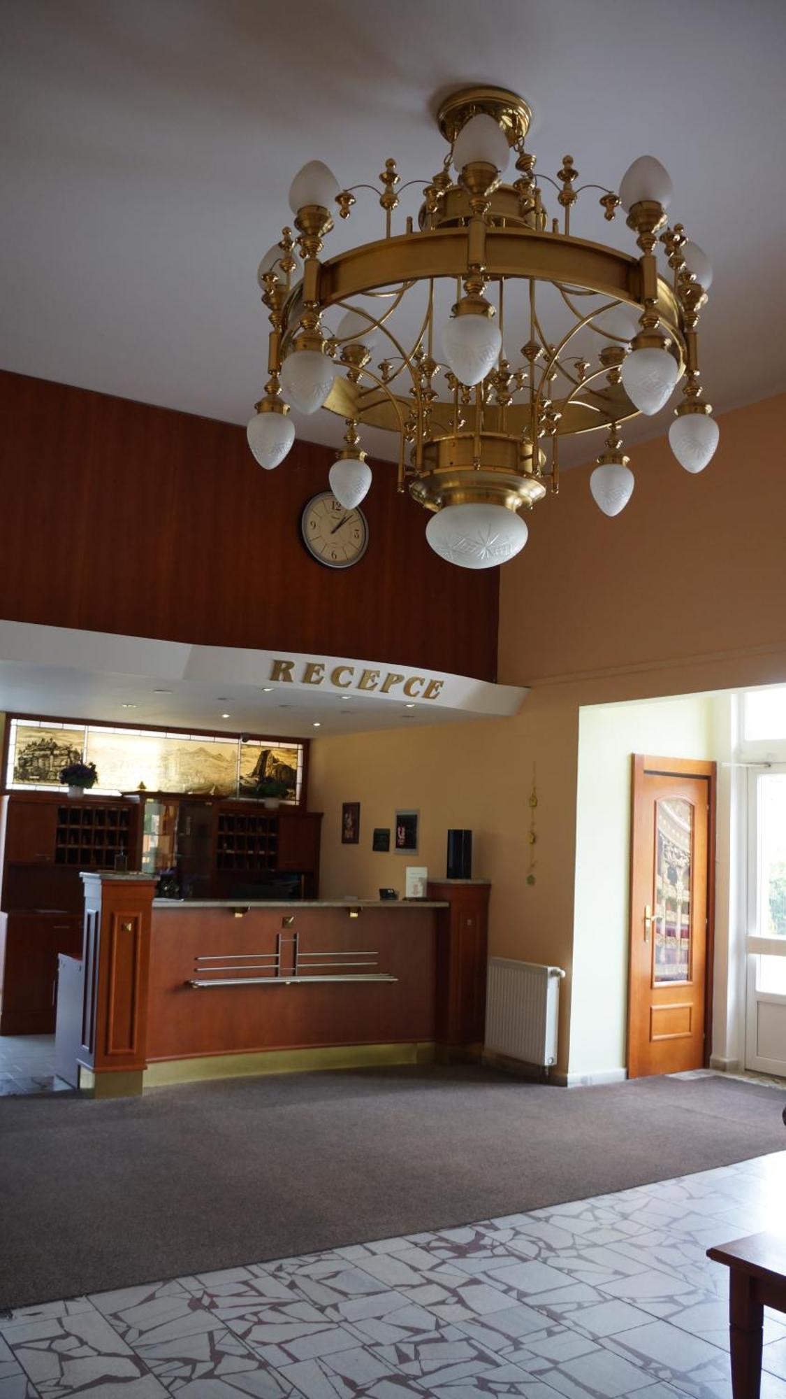 Grandhotel Nový Bor 外观 照片
